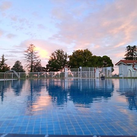 Albergue Zaragoza Camping Exteriör bild