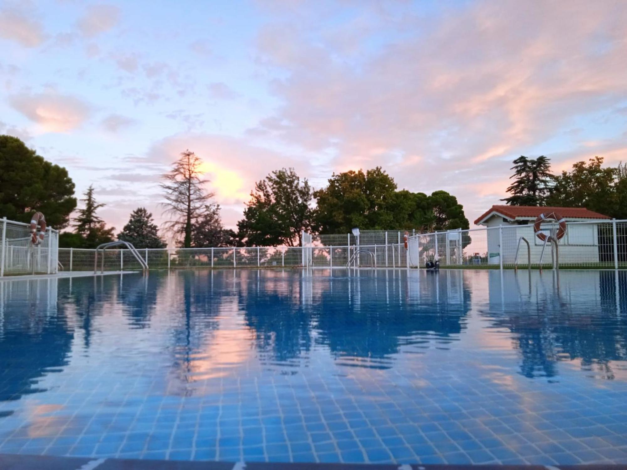Albergue Zaragoza Camping Exteriör bild