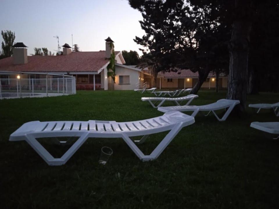 Albergue Zaragoza Camping Exteriör bild