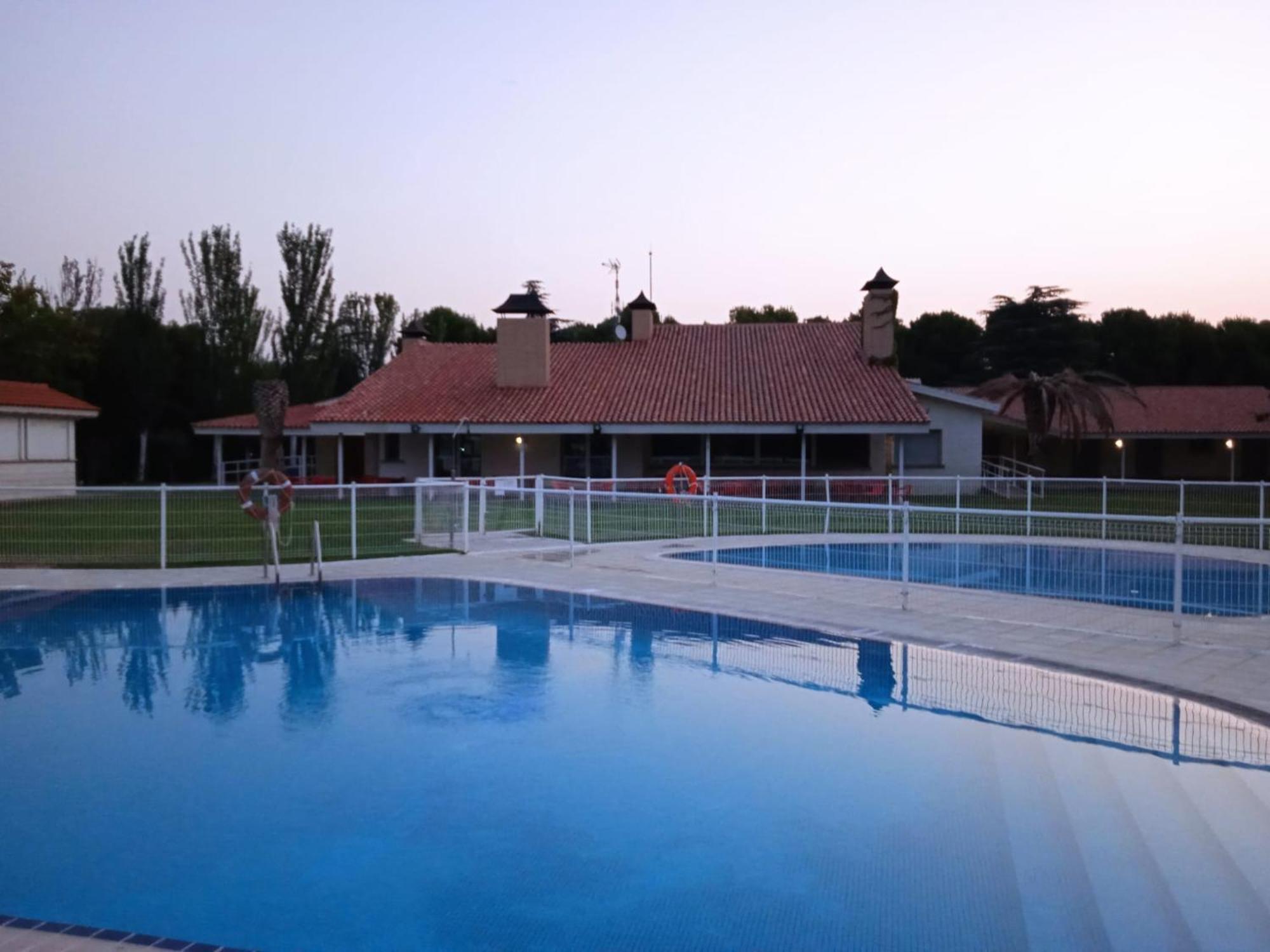 Albergue Zaragoza Camping Exteriör bild