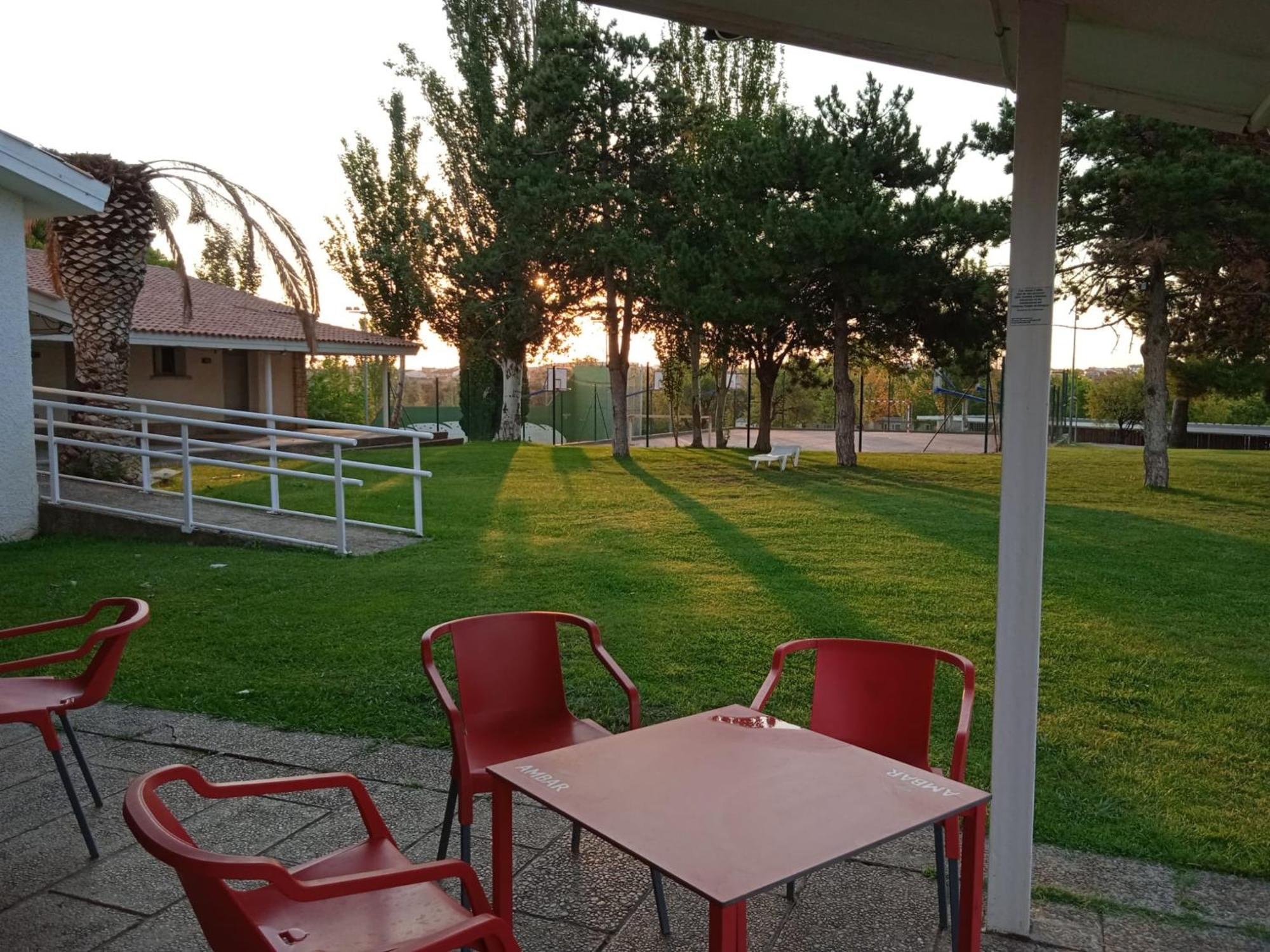 Albergue Zaragoza Camping Exteriör bild