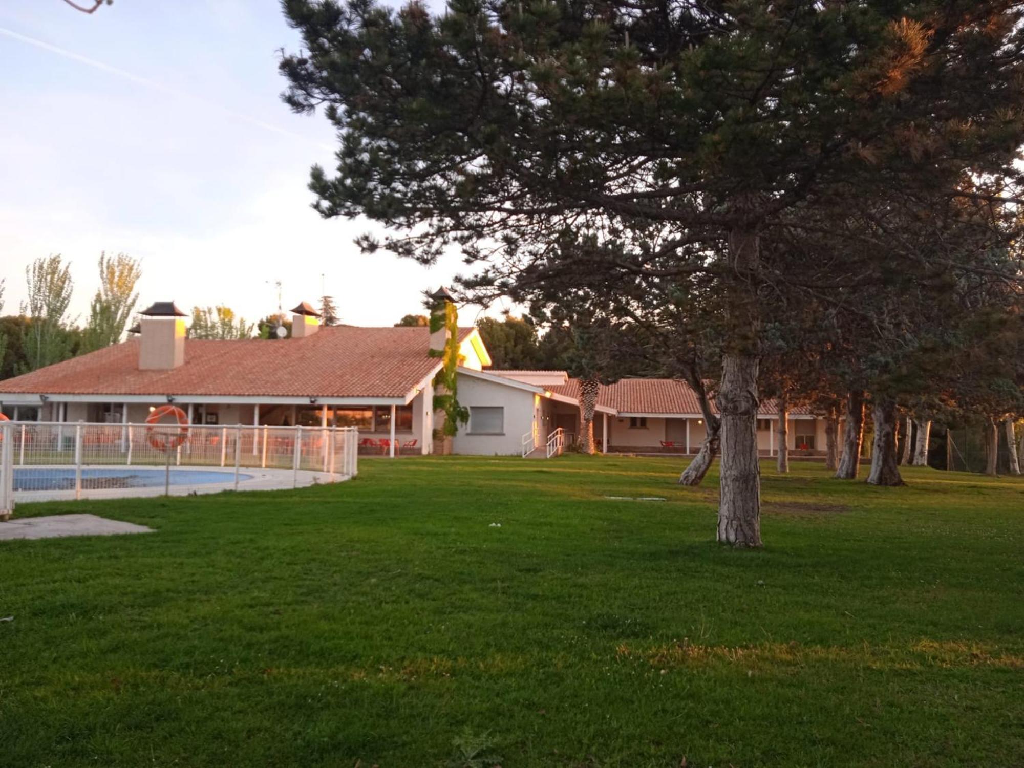 Albergue Zaragoza Camping Exteriör bild